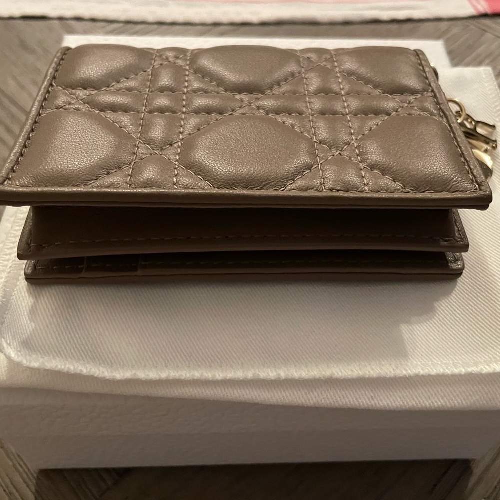 Lady Dior Flap Card Holder, warm taupe - Picture 3 of 5